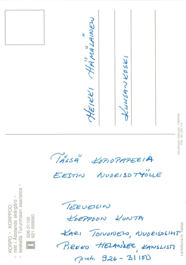 Postikortin taustapuoli. Kortti on osoitettu Heikki Hämäläiselle Kuusankoskelle ja siinä on teksti: Tässä kopiopaperia Eestin nuorisotyölle, Terveisin Korppoon kunta.